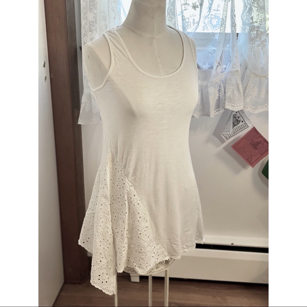 Long Eyelet trimmed Tank